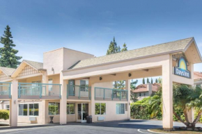 Гостиница Days Inn by Wyndham Redwood City  Редвуд Сити